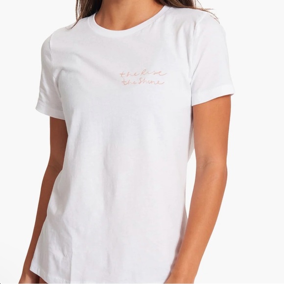 Vuori Tops - VUORI Script Tee THE RISE THE SHINE Size XS NWT
Women's Graphic Tees